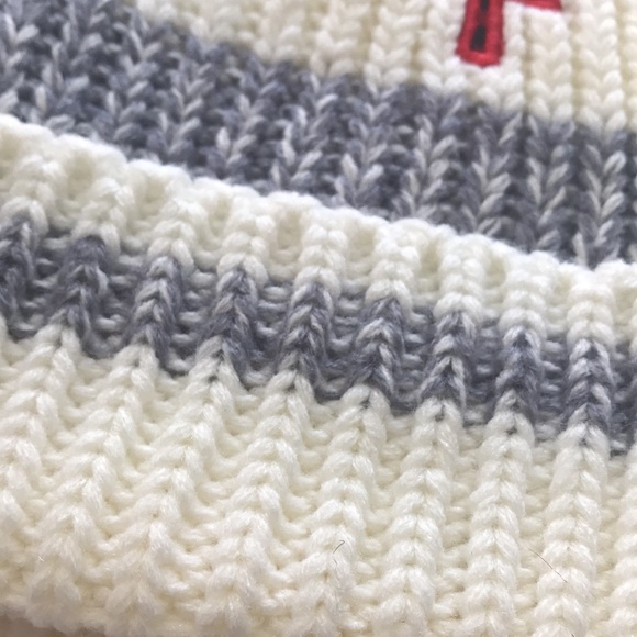 Knit Toque One Size Plaid Embroidered Edge Maple Leaf Symbol New With Tag - Picture 5 of 8